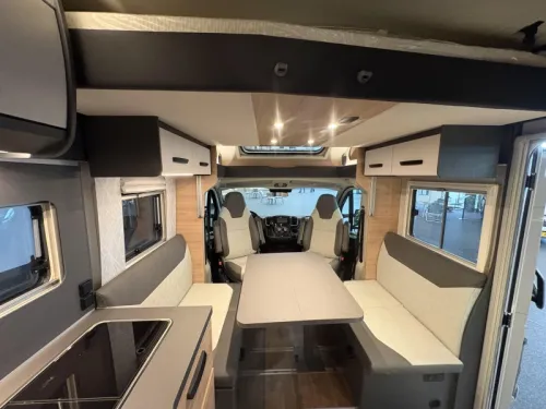 Knaus L!ve Wave 700 DX 180hp automatic /queensbed  photo: 7