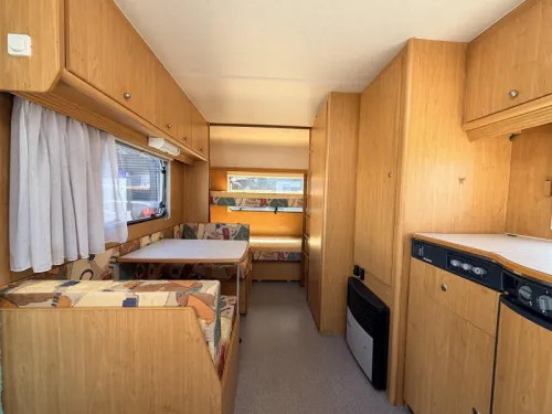 Dethleffs Family 490 TK Family Caravan with awning photo: 4