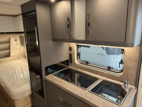 Hobby De Luxe 495 UL 1800 kg/ Bed extension photo: 7