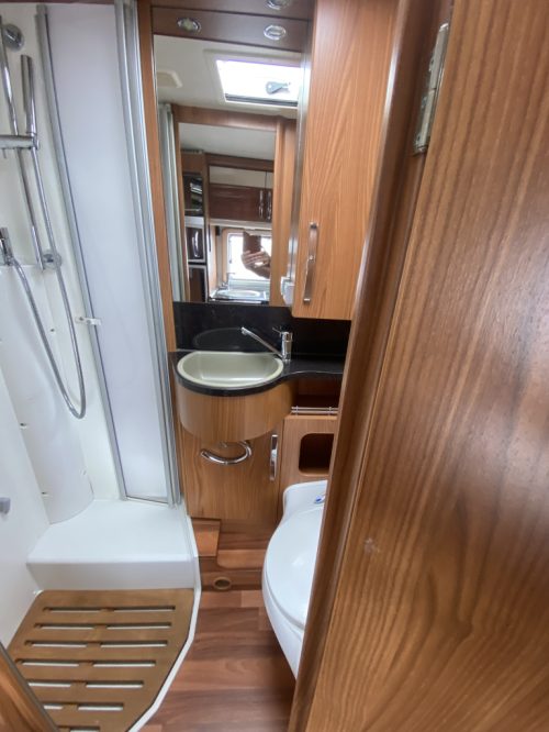 Hymer T 674 SL  2.3  MultiJet 160 HP,  Semi-integrated,  2  Single beds,  Engine air conditioning, Aut. dish    etc. Year of manufacture 2011 Camper Centrum On the Road at the Noorderringweg 4 in Marum. photo: 23