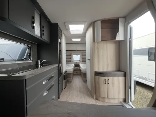 Hobby De Luxe 540 UL 1800kg-bedvebred-reswiel Foto: 5