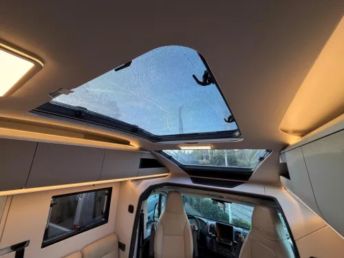 Adria Coral Supreme 670 DL AIRCO/180HP/AWNING photo: 8