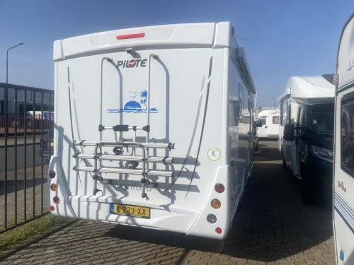 Pilote Aventura P 730 with queen bed AND LUXURY photo: 1