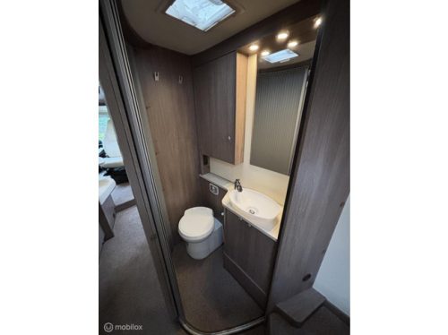 B&uuml;rstner Ixeo Time it 734 Fiat 2.3 131hp Euro 5 | French bed | Electric pop-up bed | Separate shower/toilet | Garage | Camera | Tow hitch | 91k miles | TO photo: 11