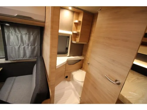 Knaus Sudwind Black Selection 420 QD Transverse bed & Tall refrigerator! photo: 16