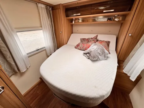 Knaus Sun Ti 700 LX Premium mit Queensbett Foto: 14