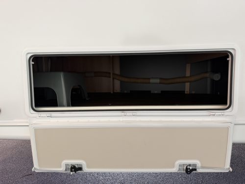 Knaus Sport 450 FU dinette / French bed  photo: 7