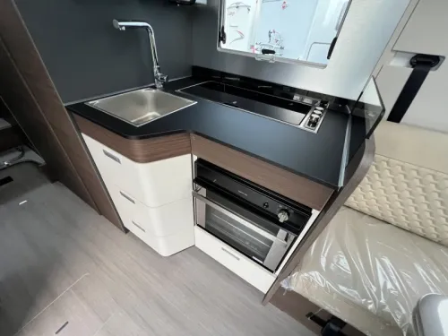Adria Coral Supreme MB 670 DL LEDER/DAKAIRCONDITIONING Foto: 5