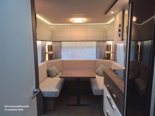 Hobby Excellent Edition 540 UFF with queen bed photo: 2