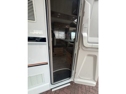 Weinsberg CaraSuite Edition IC-line 700 MEG 140 PS Euro 6 L&auml;ngsbetten+Hubbett elktr. Sch&uuml;ssel TV Garage Fahrradtr&auml;ger Markise Fliegengittert&uuml;r Kamera Foto: 20