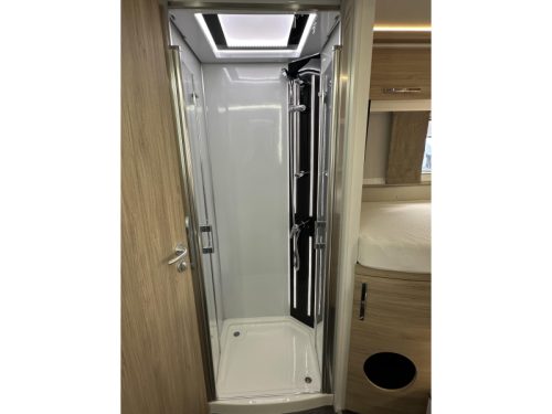 Autocaravana Integral Frankia Platin I 7900 GD Mercedes, E&P, Lithium foto: 16