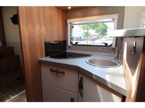 Weinsberg CaraLoft Queen bed + Drop-down bed photo: 16