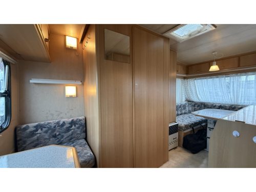 Adria Optima 425 TK 2x seating group fixed toilet photo: 3