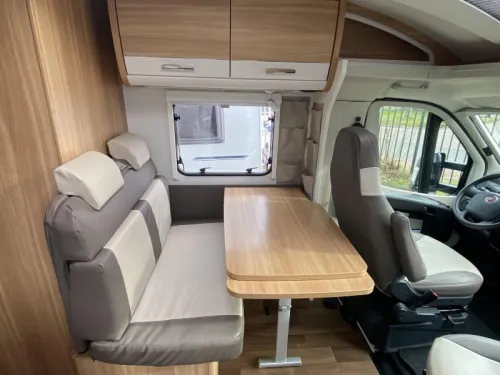 Dethleffs Advantage Single beds price stunt photo: 15
