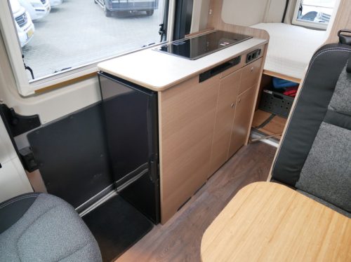 Carado CV 540, 5.40 Meter Van conversion, Transverse bed!! photo: 10