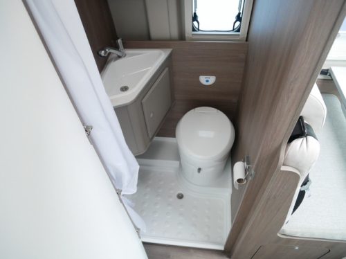 Carado 540 Pro, Automaat 9 Velocidades, Camper van Compacta de 5,40 Metros foto: 15