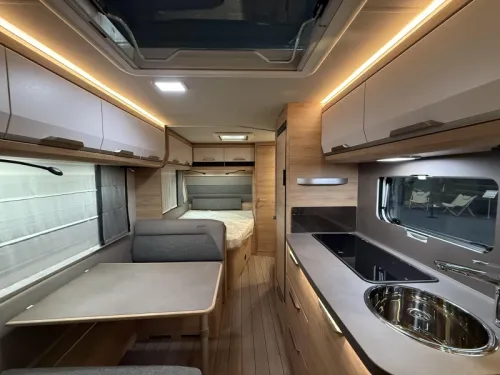 Knaus Sudwind Black Selection 540 FDK Etagenbett / Franz&ouml;sisches Bett Foto: 7