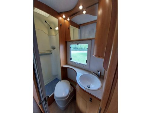 Hymer Eriba mit 44497 km und Dachklimaanlage Foto: 10