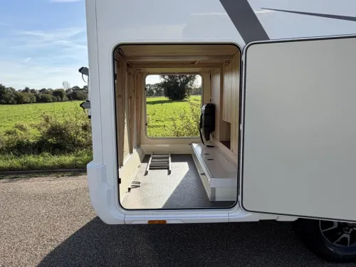 Eura Mobil Profila T 695 EB Wintervast, Lengtebedden  foto: 26