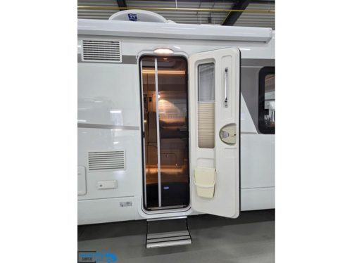 Hymer BMC-I 680 *170hp Automatic* Leveling System* Fully loaded options photo: 2