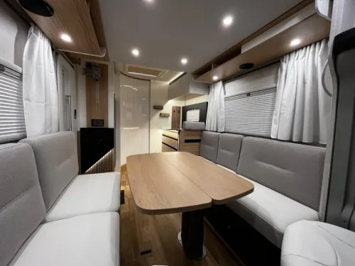 Pilote P 690 D Motorhome, Central pop-up bed photo: 6