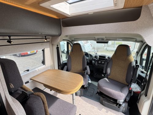 Hymer Redwood 601 Explorer - Automatic photo: 2
