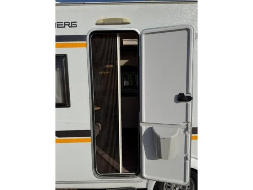 Weinsberg CaraTwo 450 FU mover awning French bed photo: 8