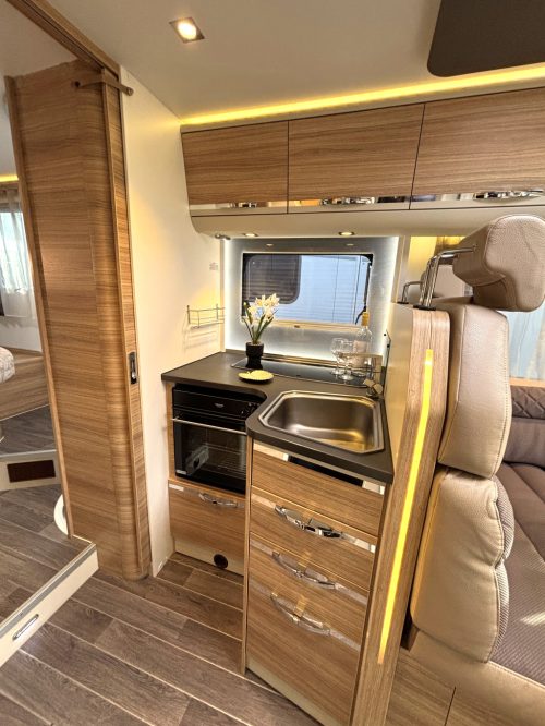 Adria Coral Platinum S 690 SC QUEENSBED ALKO SUSPENSION PNEUMATIQUE photo : 5