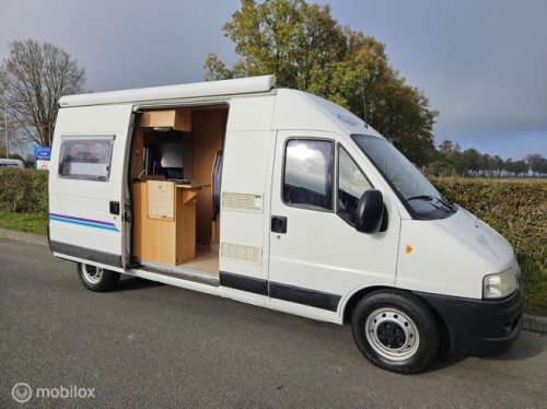 Camper van P&ouml;ssl 2 Win Camper van 2.8JTD ☆Asientos giratorios-Cama fija-128cv☆ foto: 3