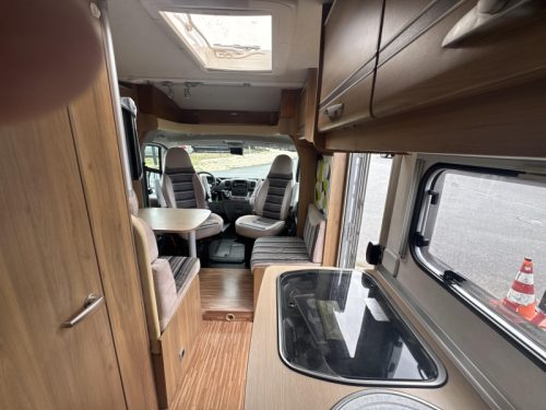B&uuml;rstner Travel Van T 620 Single beds Air conditioning photo: 9
