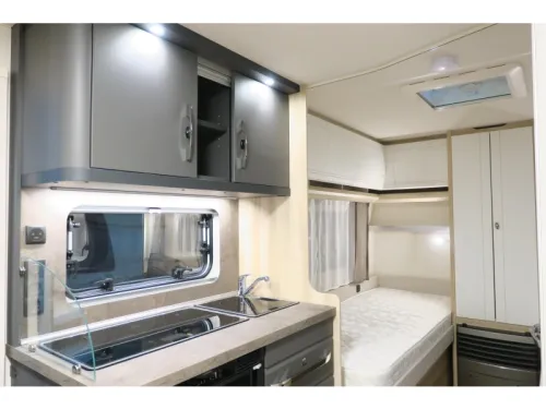 Hobby De Luxe 460 LU MOVER+CASSETTEL.+VOORTENT  Foto: 4