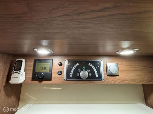 Knaus 650 MEG Sky plus Fiat 2.3 150Hp Automatic | Single beds | Pop-top roof | Roof air conditioning | Shower/toilet | XXL Garage | Satellite TV | TOP CONDITION photo: 12