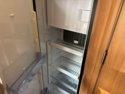 Hymer T 704 SL single beds levelling system photo: 22