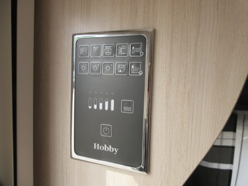 Hobby De Luxe 495 UL WITH FIXED AWNING AND MOVER  photo: 18
