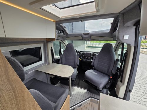 Clever Runner 640 Skyroof 180HP Busbiker photo: 1