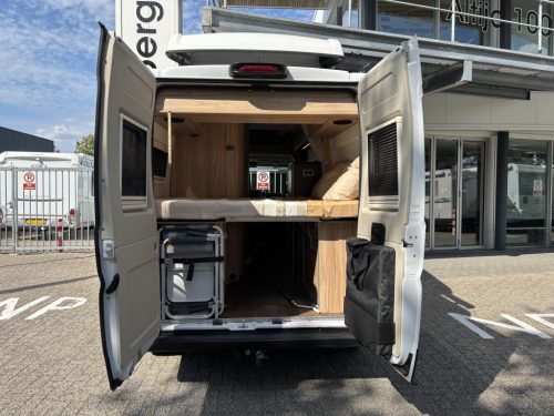 Hymer GRAND CANYON TRANSVERSE BED+POP-TOP ROOF EURO6 TOW HITCH photo: 20