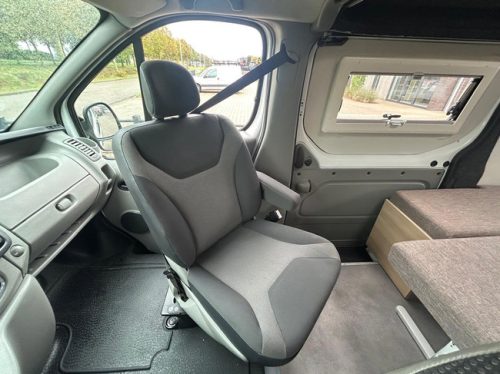 Opel VIVARO CAMPER / AWNING / STOVE / CAMERA photo: 17