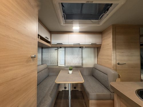 Knaus Sudwind 420 QD Querbett / Sitzgruppe Foto: 4
