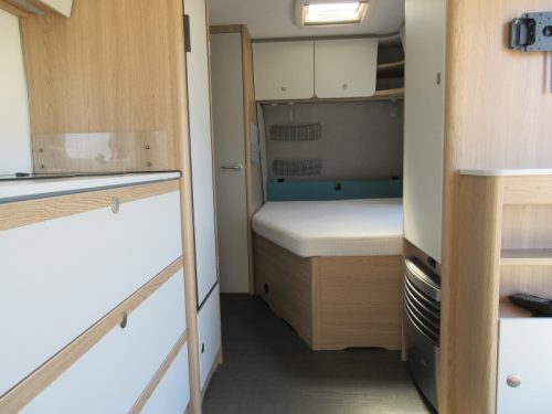 Dethleffs Aero 470 FR WITH MOVER AND FIXED AWNING photo: 2