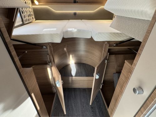 Knaus Van TI Vansation 650 MEG AUTOMAAT 9-Traps 140 pk Euro6 Fiat Ducato 9 **Einzelbetten/Satelliten-TV/Navi/Kamera/2x Lithium/Anh&auml;ngerkupplung Foto: 15