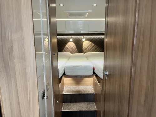 Adria Matrix 670 DL Face to face seating / Level photo: 14
