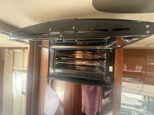 Fendt BRILLANT 650 in new condition Queen bed awning Thule mover Truma xt screen door leather TV roof air conditioning Truma large roof hatch oven xxl refrigerator photo: 16