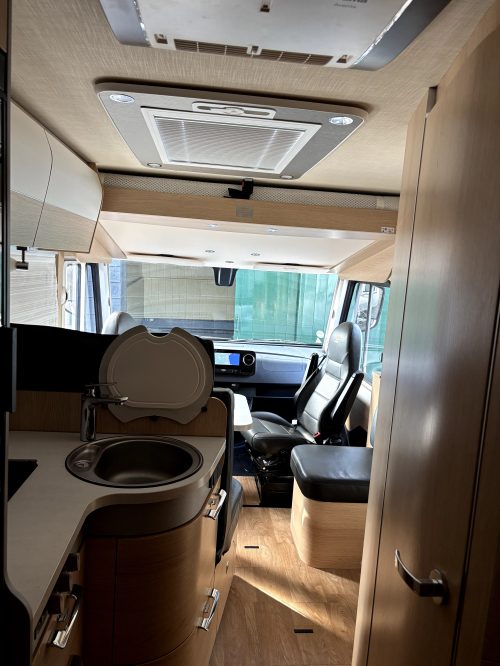 HYMER BMCI 600 White Line Full Options /Sistema de nivelaci&oacute;n foto: 26