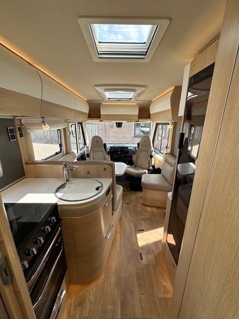 Hymer BMC-I 680, automatic, without drop-down bed! photo: 12