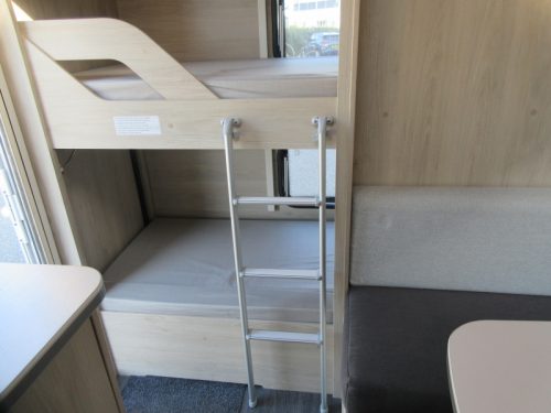 Caravelair Alba Family 426 WITH DOREMA AWNING photo: 6