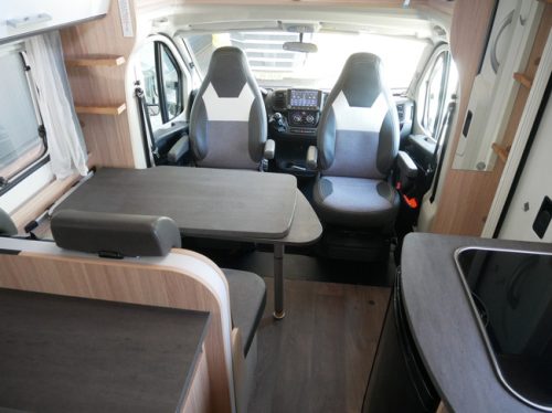 Sunlight T58, French bed, Air suspension, Hydraulic leveling jacks photo: 8