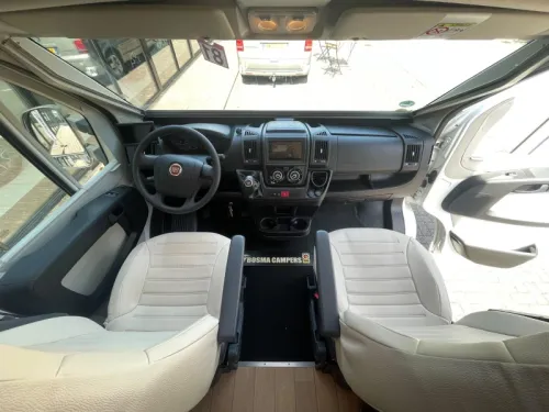 McLouis Sovereign 481 G Queens bed Pop-top roof 32000 km photo: 12