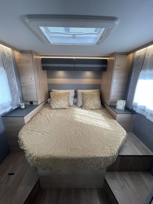 Dethleffs Just Go QUEENSBED+HEFBED+FACE TO FACE  AUTMAAT ZONNEPANEEL 699M Foto: 2