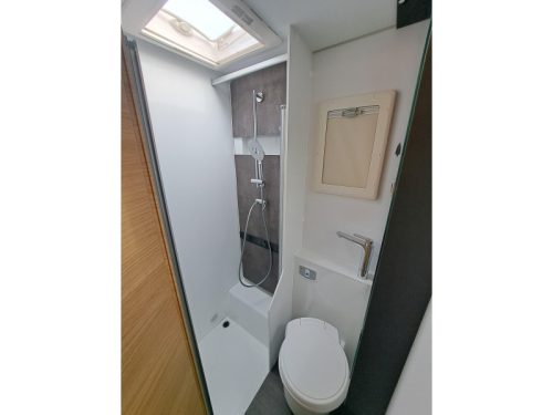 Adria Sonic 600 SL 180HP (ex-rental) photo: 9