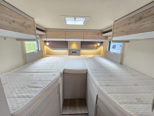 Hymer Exsis-T 678 Automatic 180hp Single beds  photo: 19